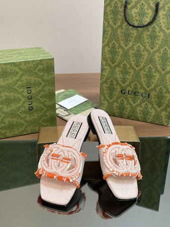 UA GUCCI WOMEN'S INTERLOCKING G SLIDE SANDAL