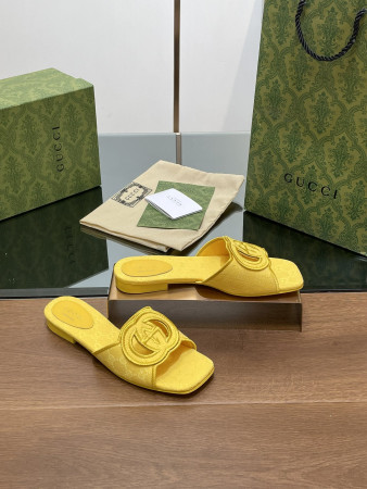 UA GUCCI WOMEN'S INTERLOCKING G SLIDE SANDAL