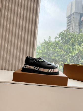 UA Burberry Check Leather Flats