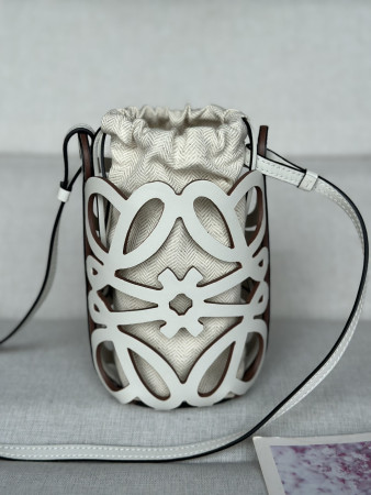 LOEWE Anagram cut-out pocket in classic calfskin and canvas 20x11x8cm