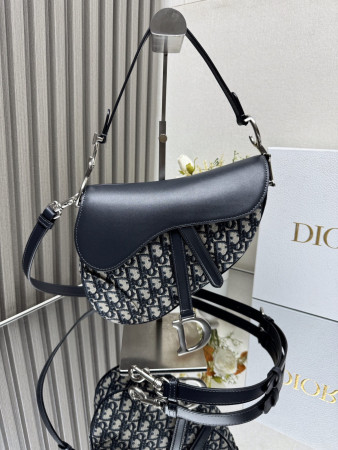 Dior Saddle Bag 25.5 x 20 x 6.5 cm