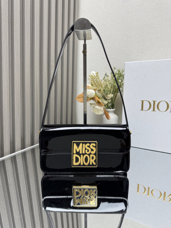 Dior Miss Dior flap bag 22 x 11 x 6 cm(Patent Calfskin)