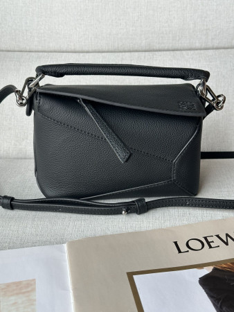 Loewe Mini Puzzle bag in classic calfskin 18x12.5x8cm