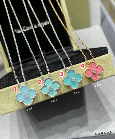 Van Cleef & Arpels Medium Classic Four Leaf Clover Necklace Diameter approx 1.5cm Chain length approx 40+5cm