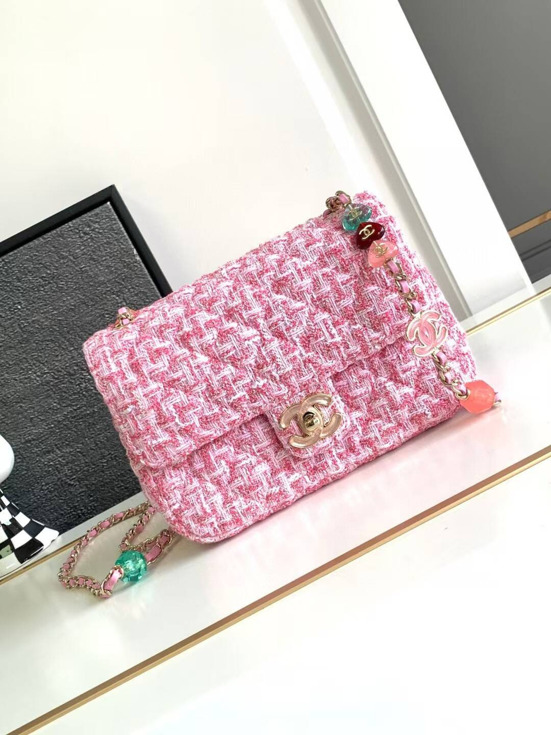 Chanel flap bag pink tweed 14.5x18.5x6.5cm