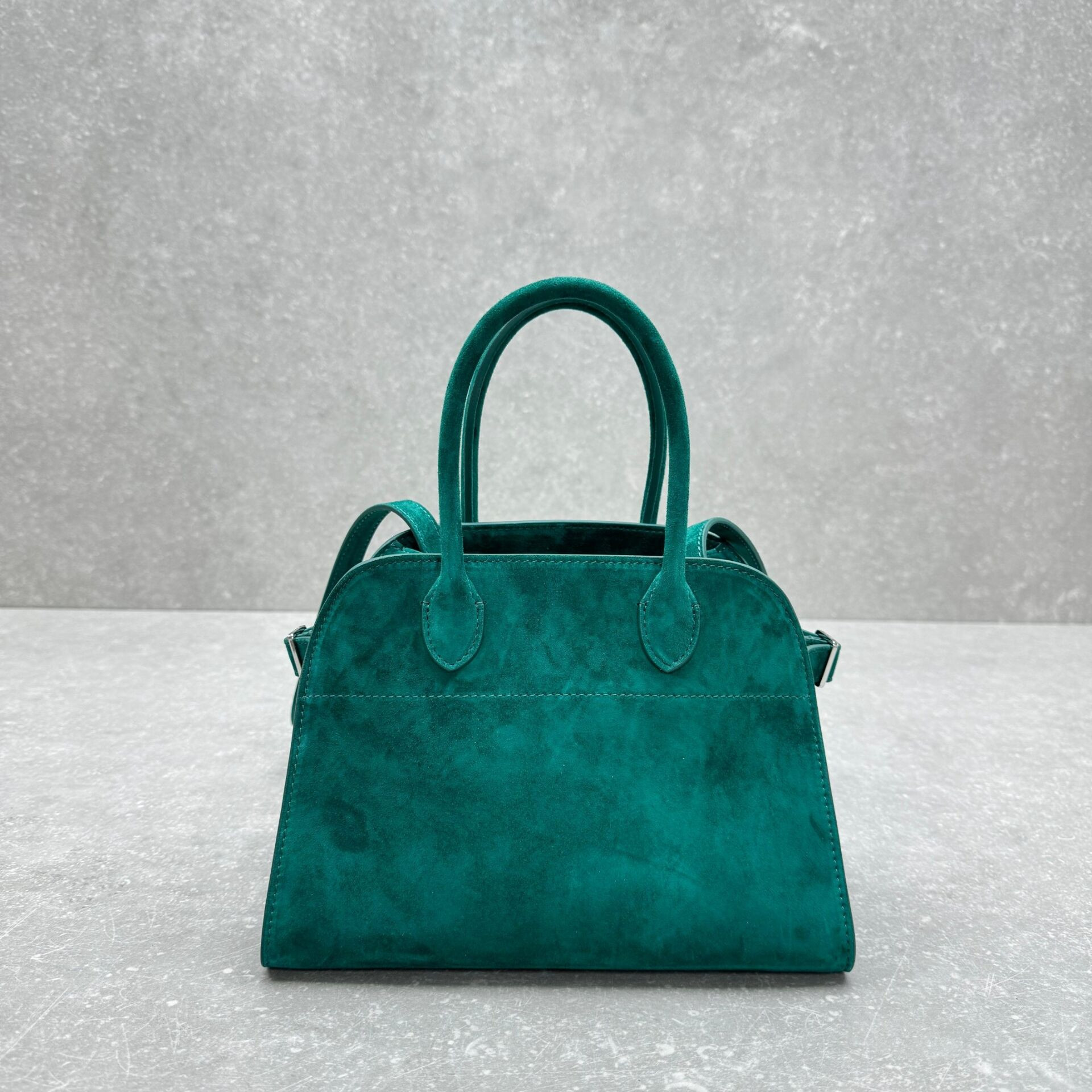 THE ROW Soft Margaux 10 Bag 26x17.5x21cm