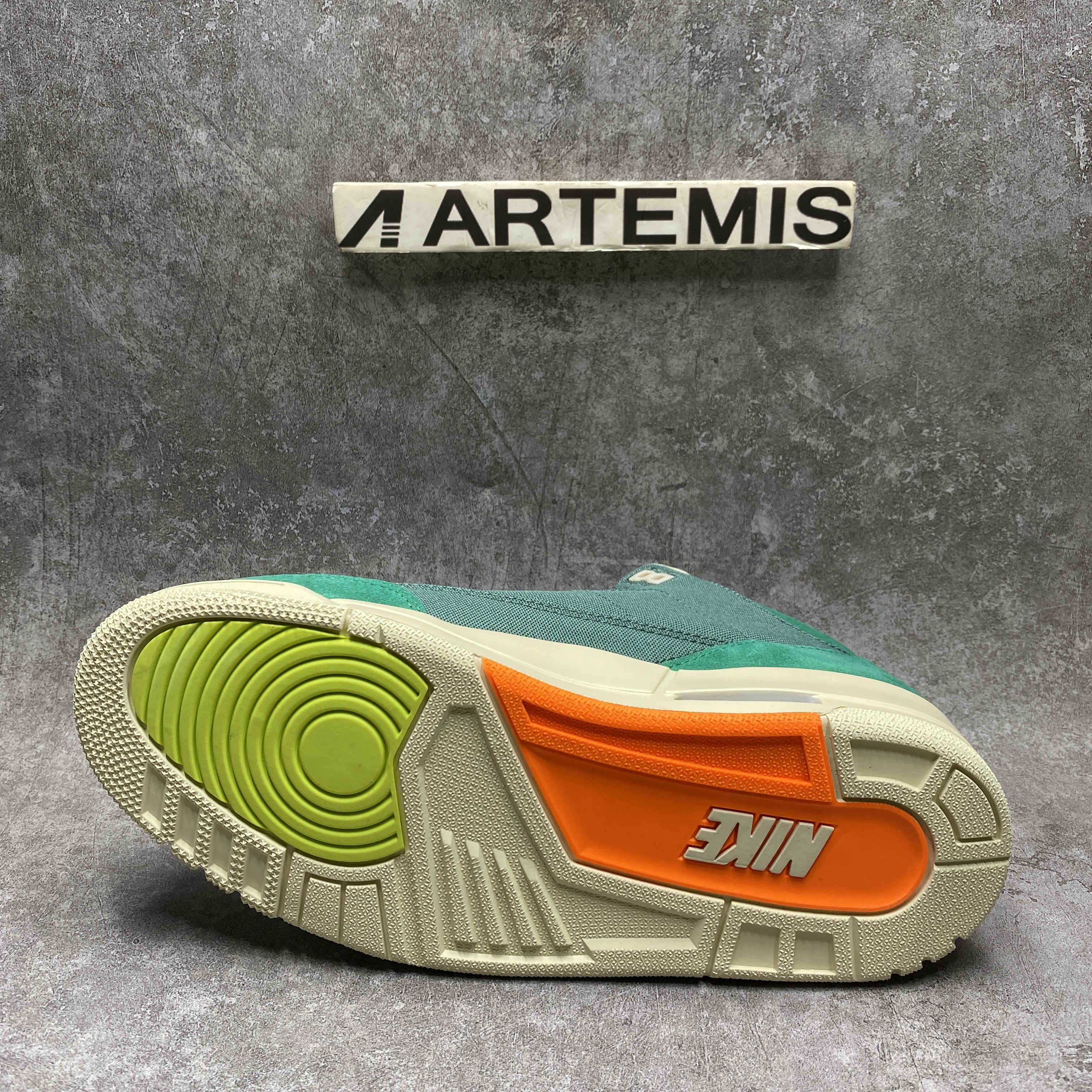 UA NINA CHANEL ABNEY X AIR JORDAN 3