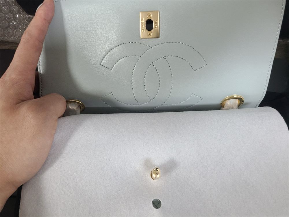 CHANEL FLAP BAG WITH TOP HANDLE 6.6 × 9.8 × 4.7 in