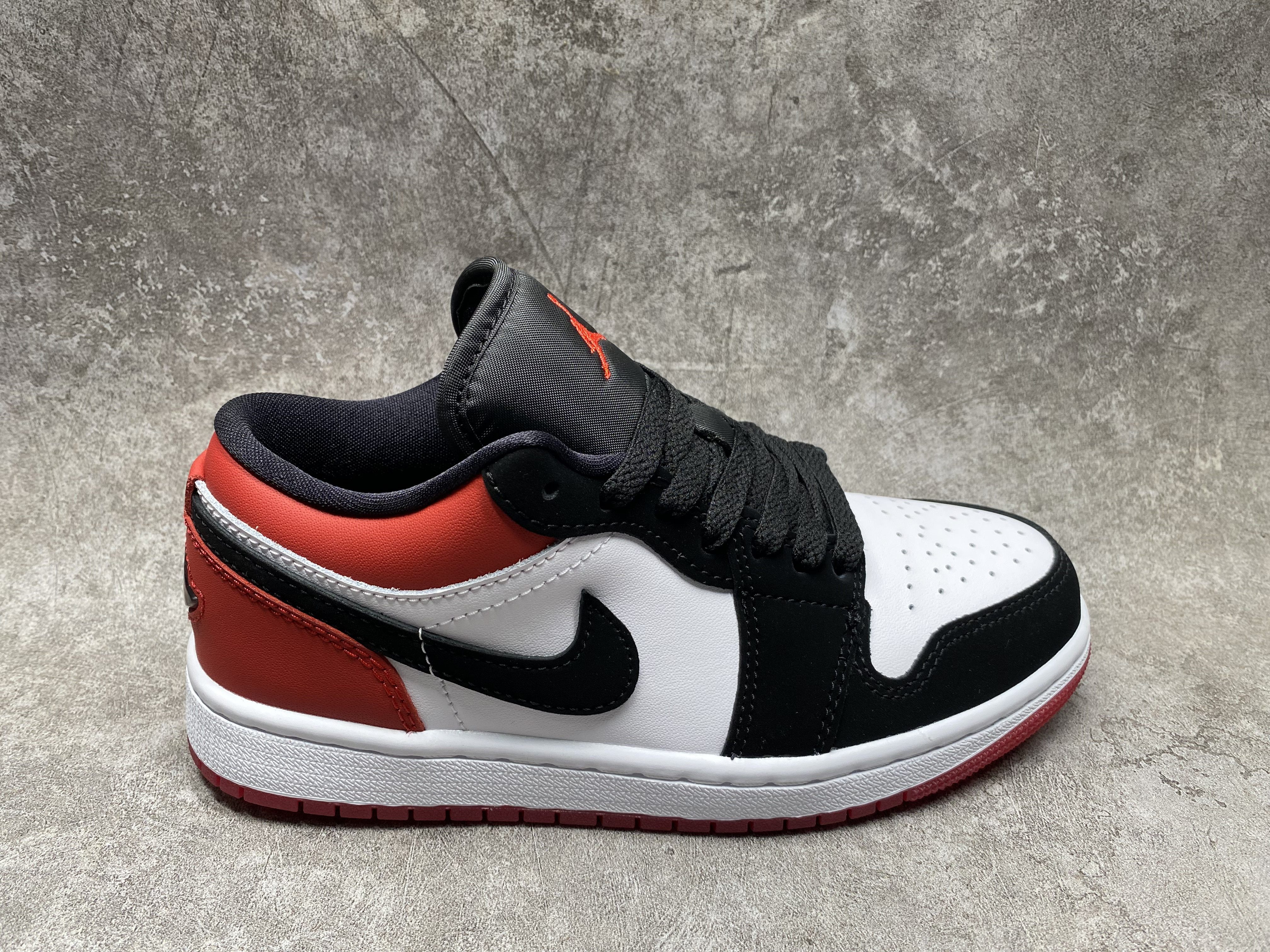 UA AIR JORDAN 1 LOW SE