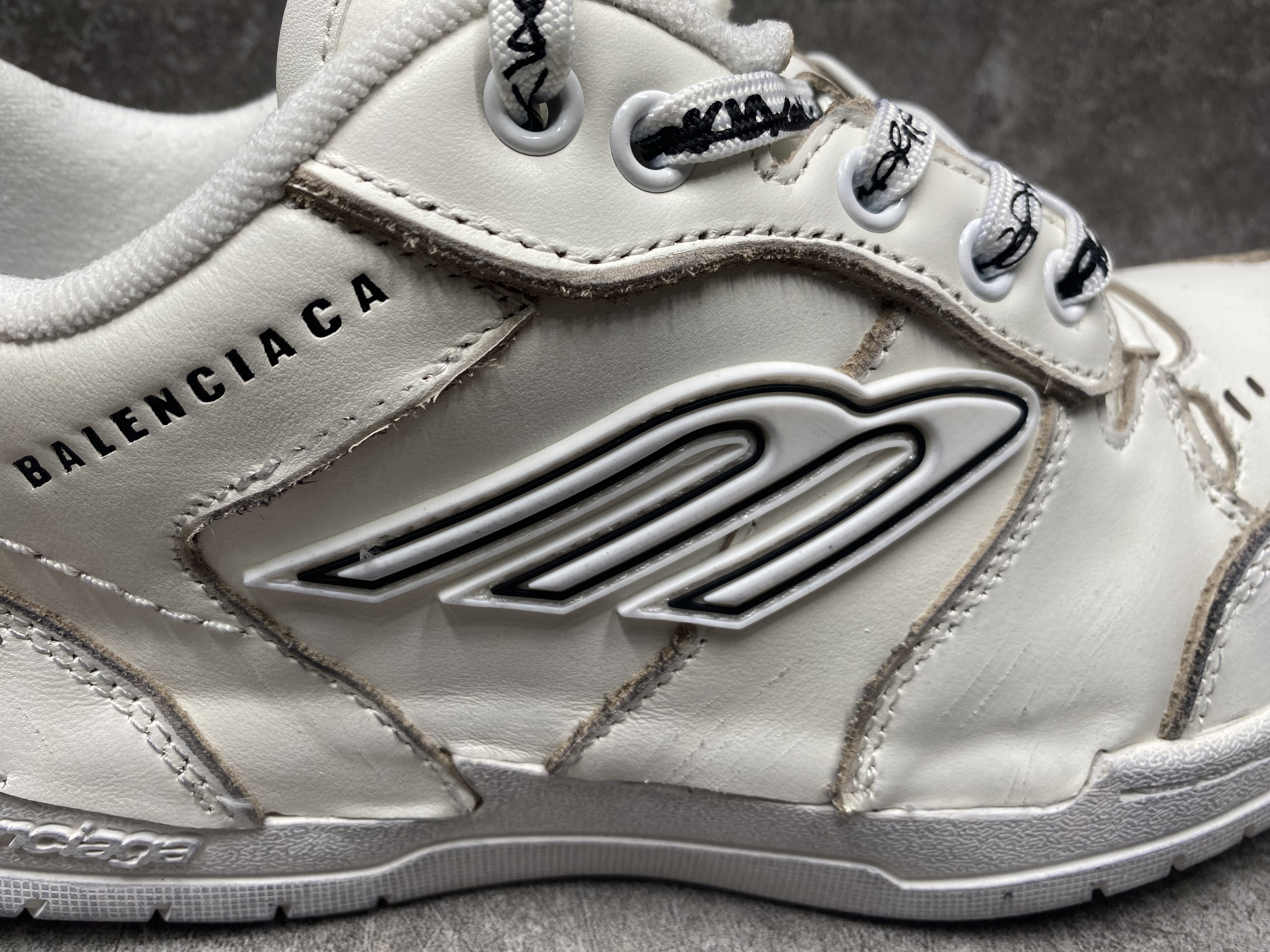 UA Balenciaga Hamptons Medium Worn-out Sneaker in White(run one size large)