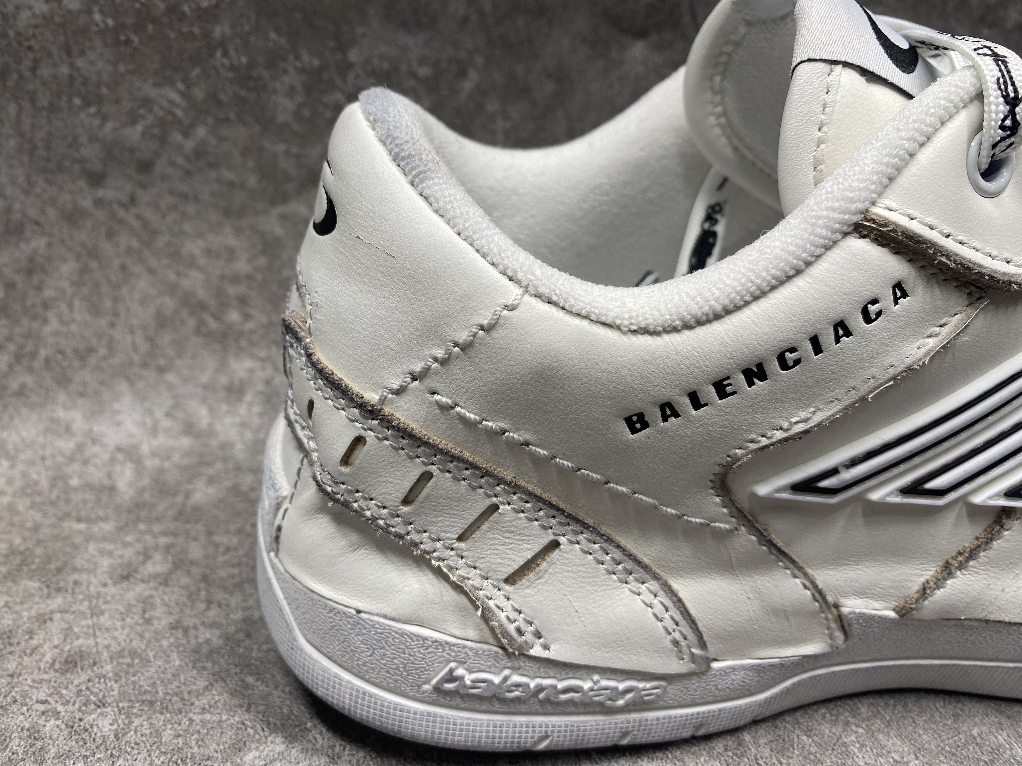 UA Balenciaga Hamptons Medium Worn-out Sneaker in White(run one size large)