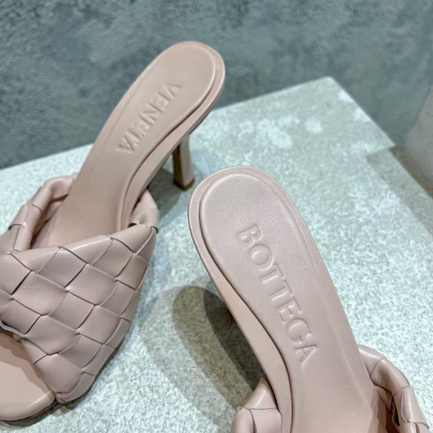 UA Bottega Veneta Blink Slides