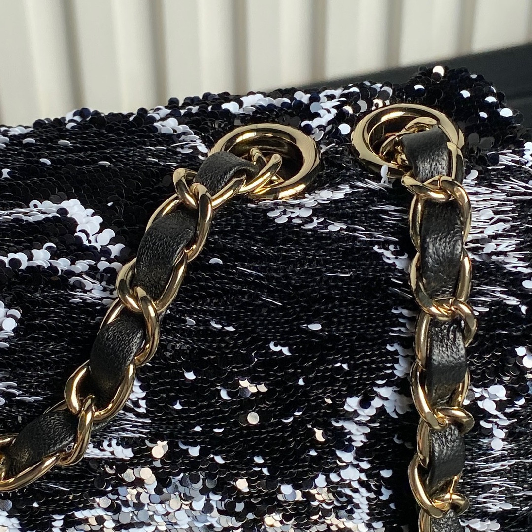 Chanel Flap Bag 14 × 21 × 8 cm