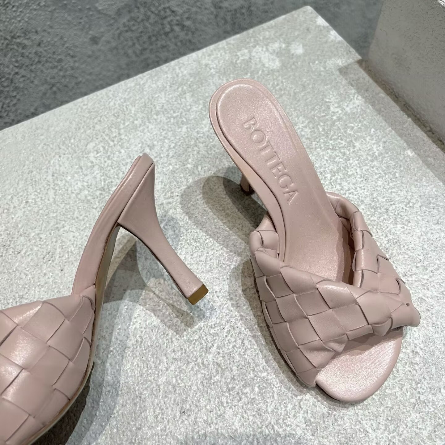 UA Bottega Veneta Blink Slides