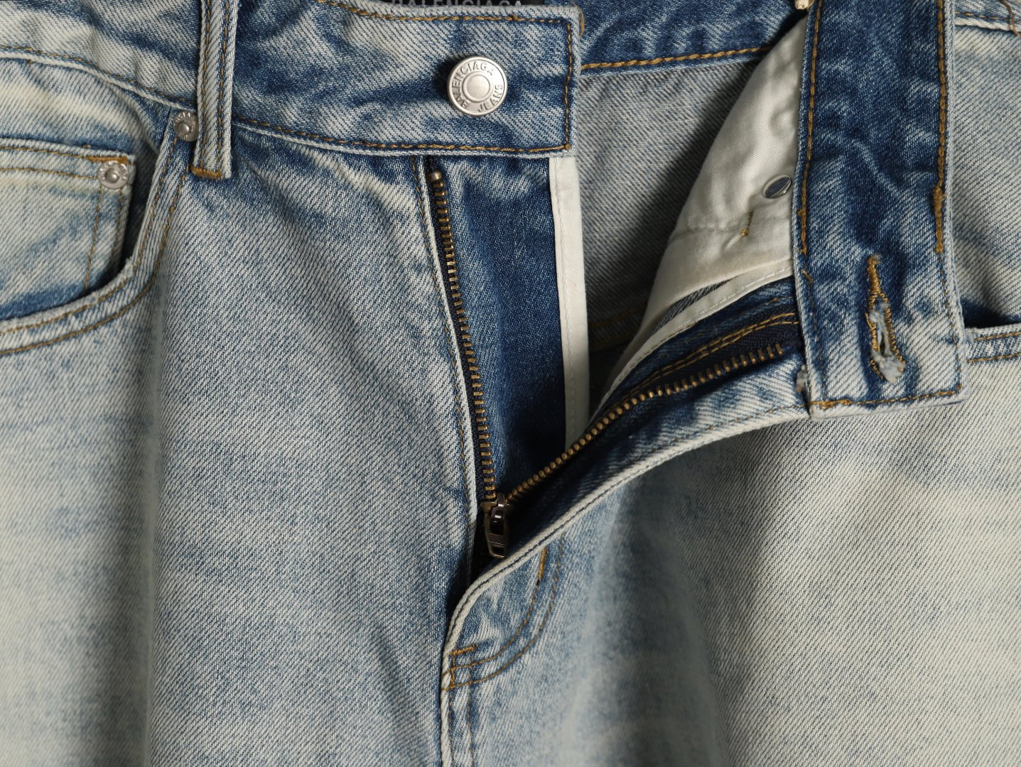 Balenciaga BLCG 24ss shorts