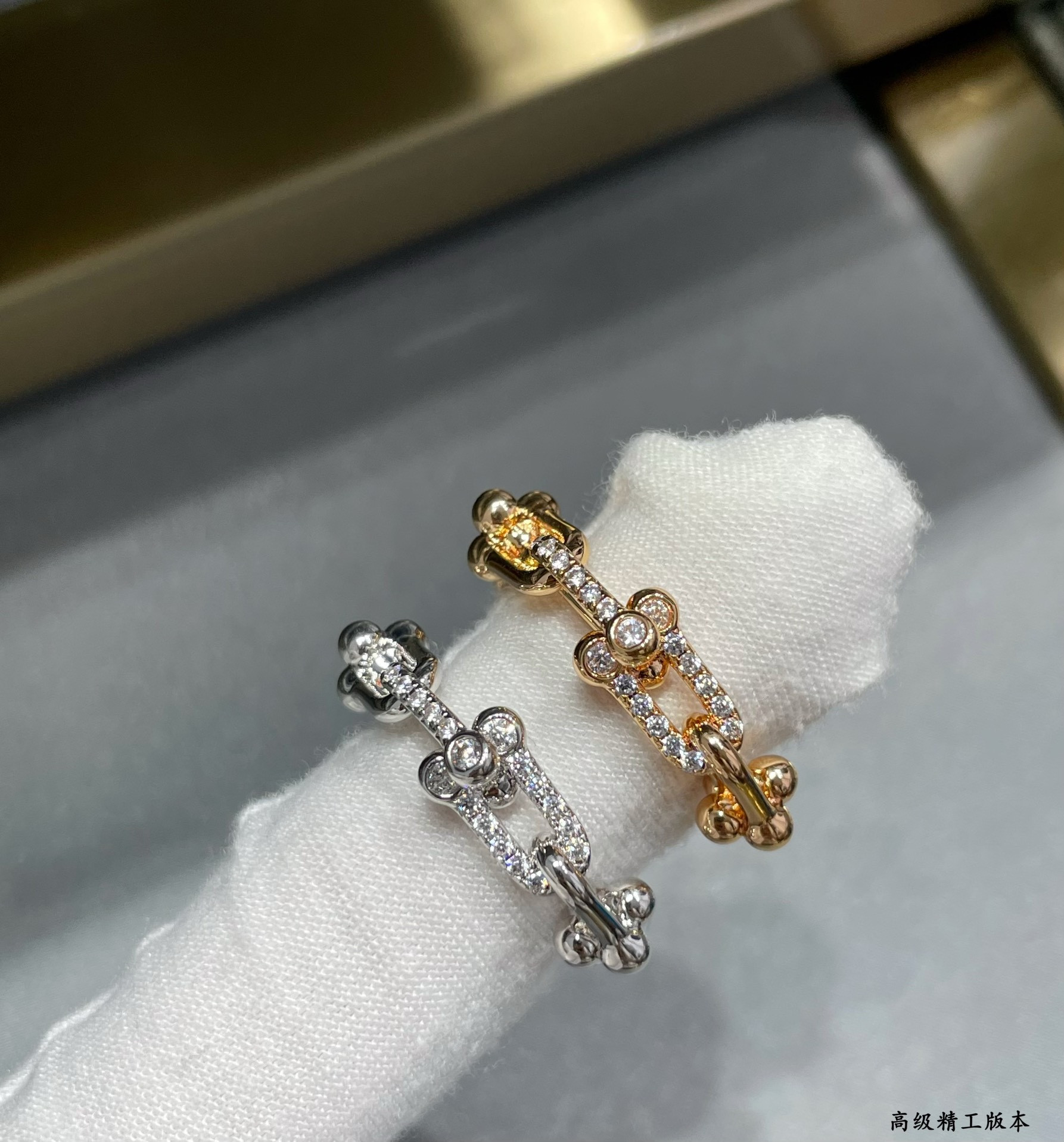 Tiffany & Co. U-Link Chain With diamond Ring