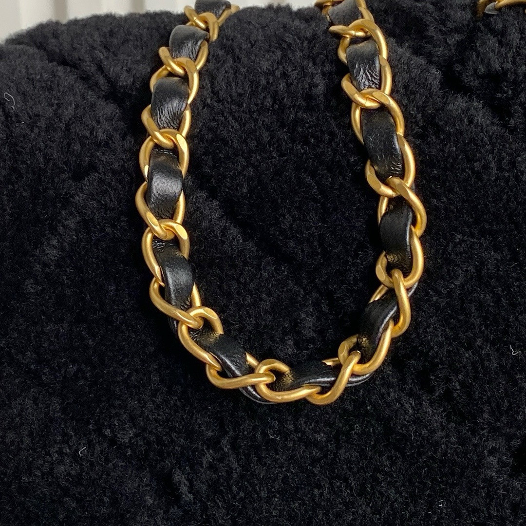 Chanel Flap Bag 16 × 23.5 × 7.5 cm