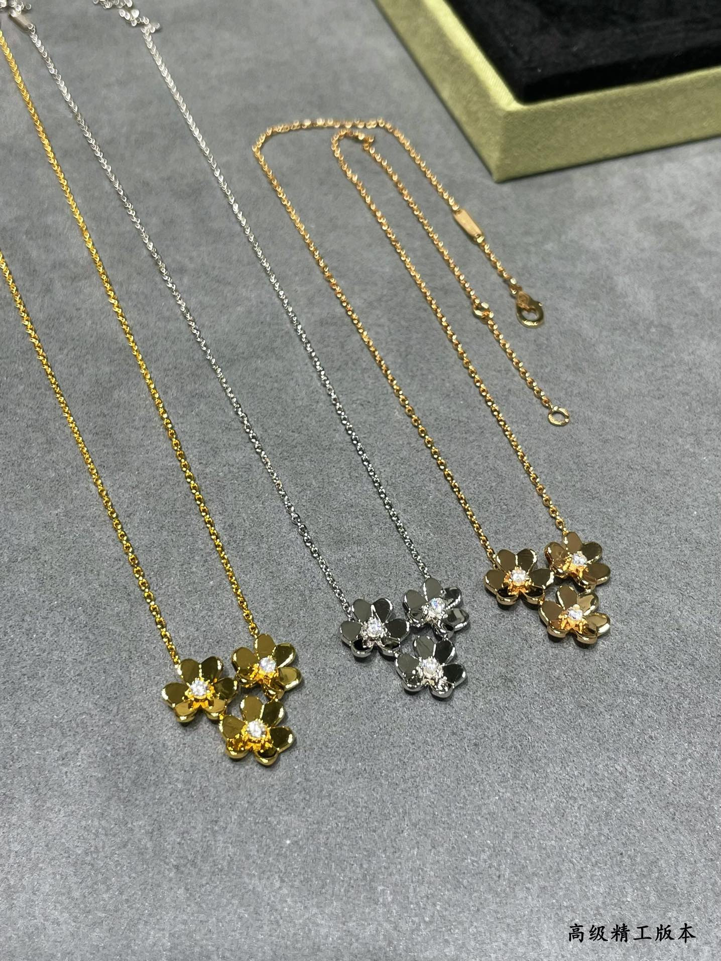 Van Cleef & Arpels Three-leaf clover Necklace