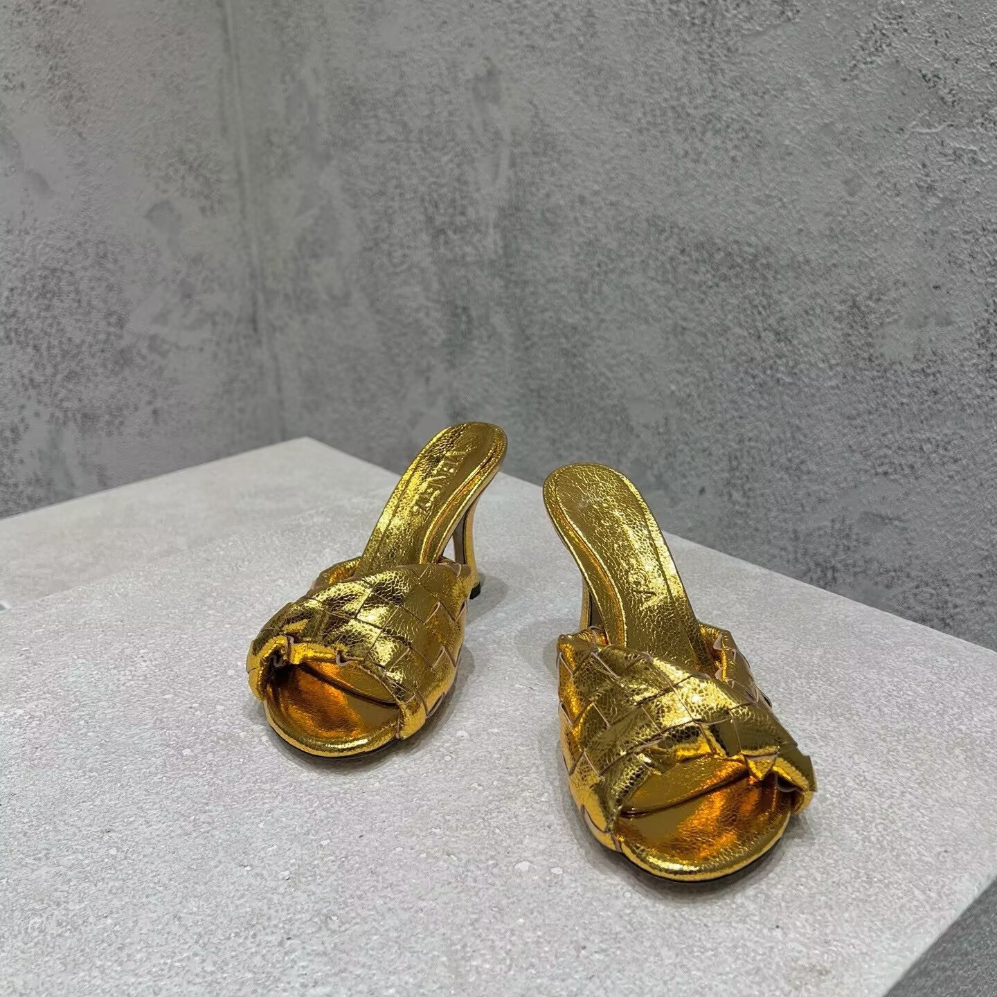 UA Bottega Veneta Blink Slides