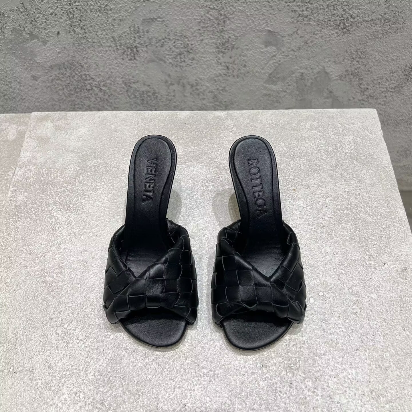 UA Bottega Veneta Blink Slides