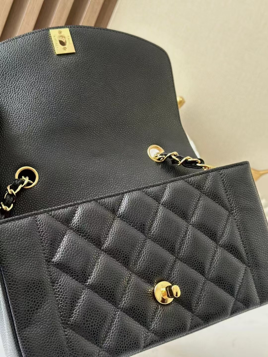 Chanel Small Diana Flap Bag Caviar Gold Hardware 22.5x14x7cm