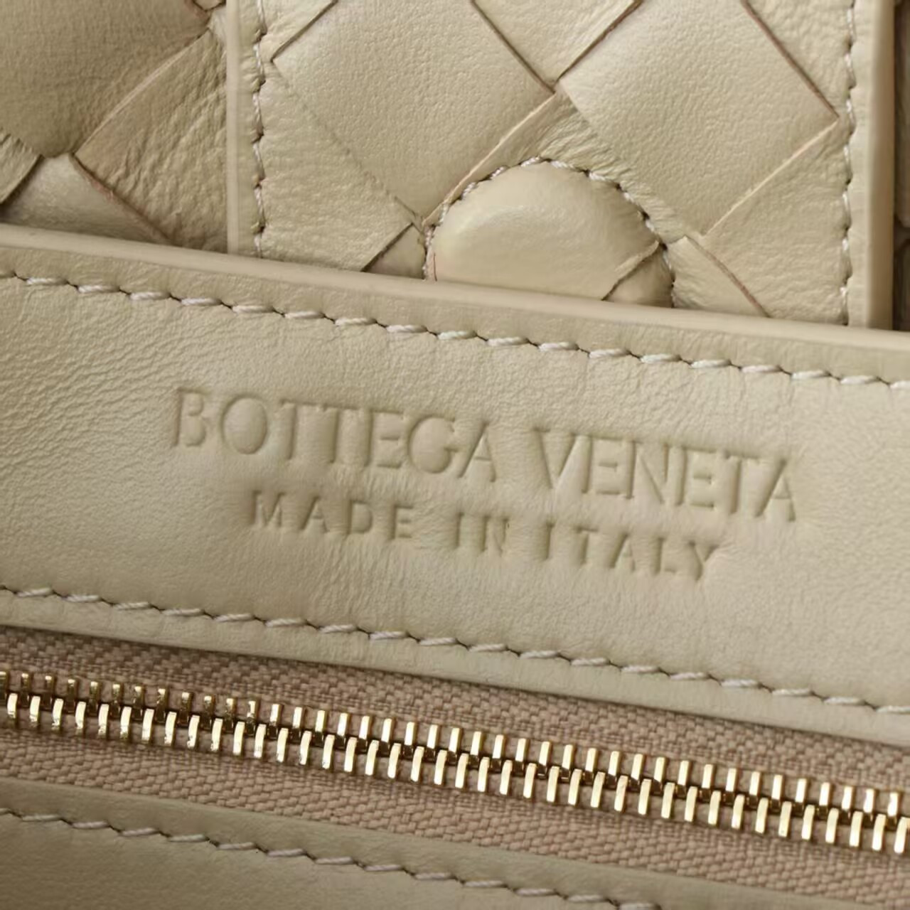 Bottega Veneta Medium Andiamo 32x25x11CM