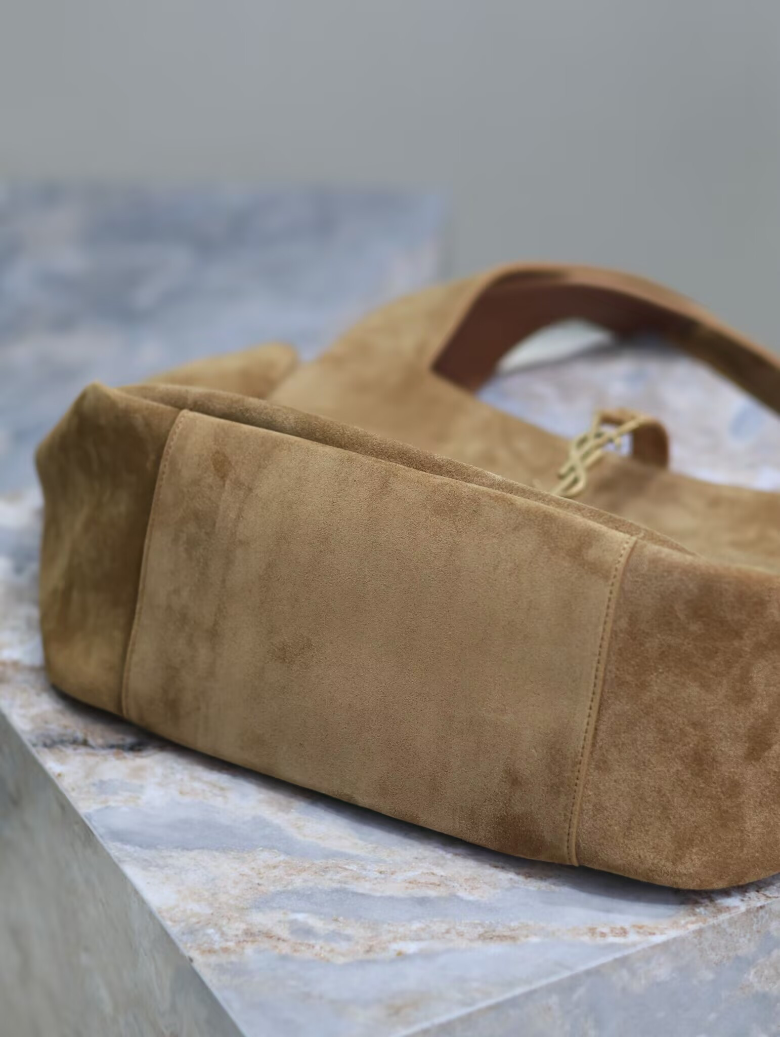 YSL le 5 à 7 bea in suede 50×28×18cm