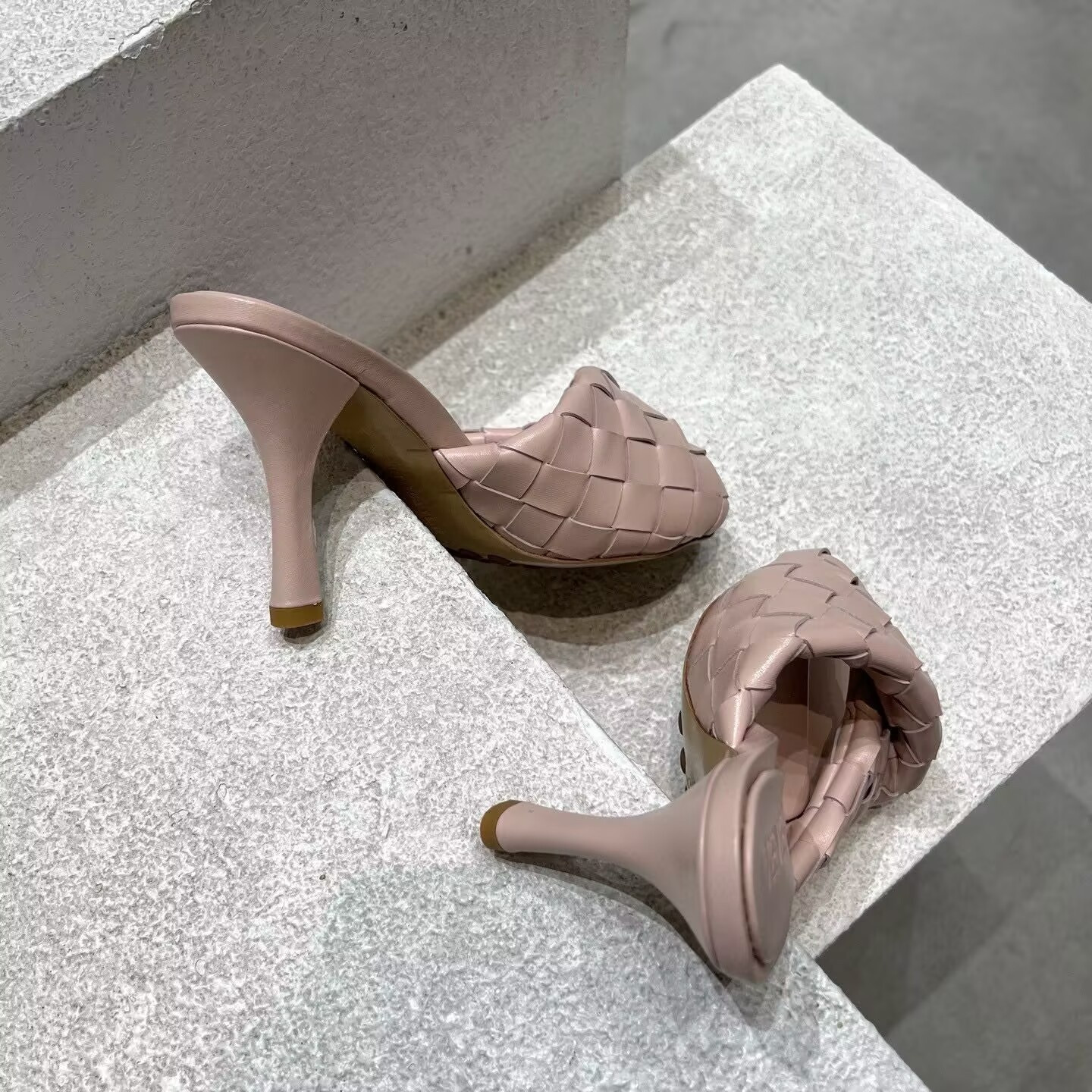 UA Bottega Veneta Blink Slides