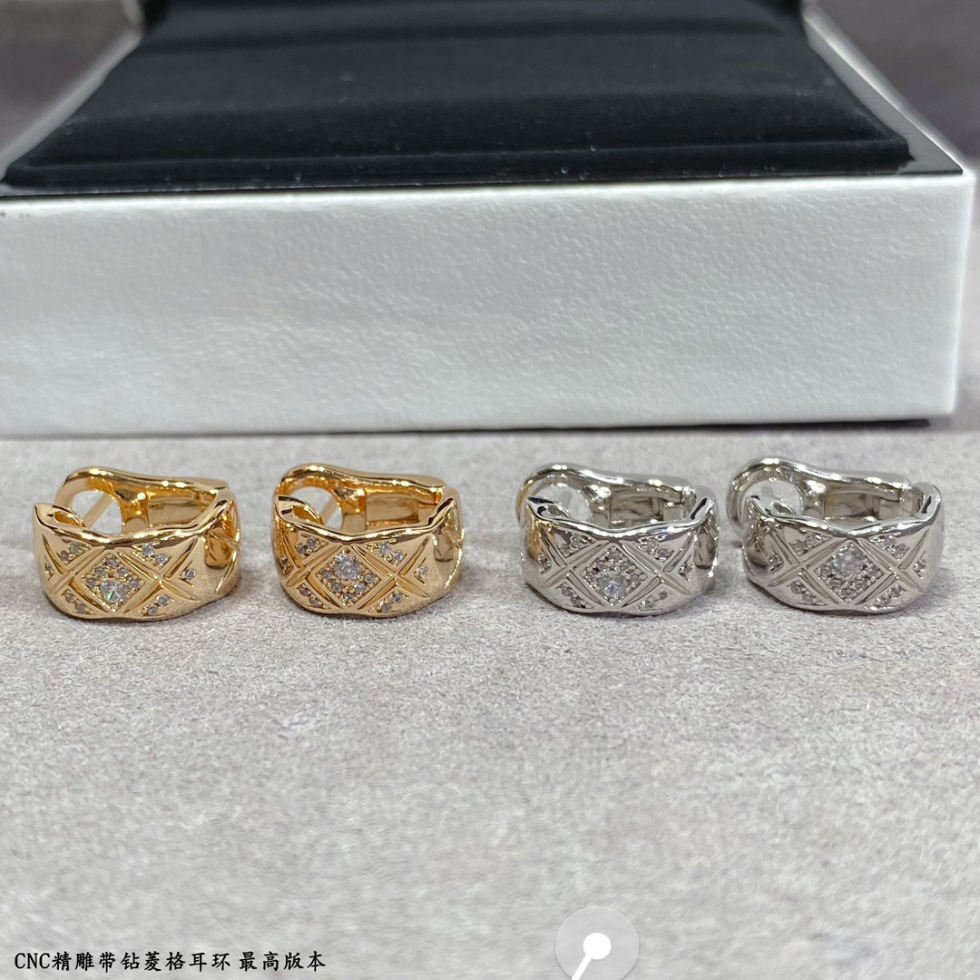 Chanel Carved diamond with diamond Earrings