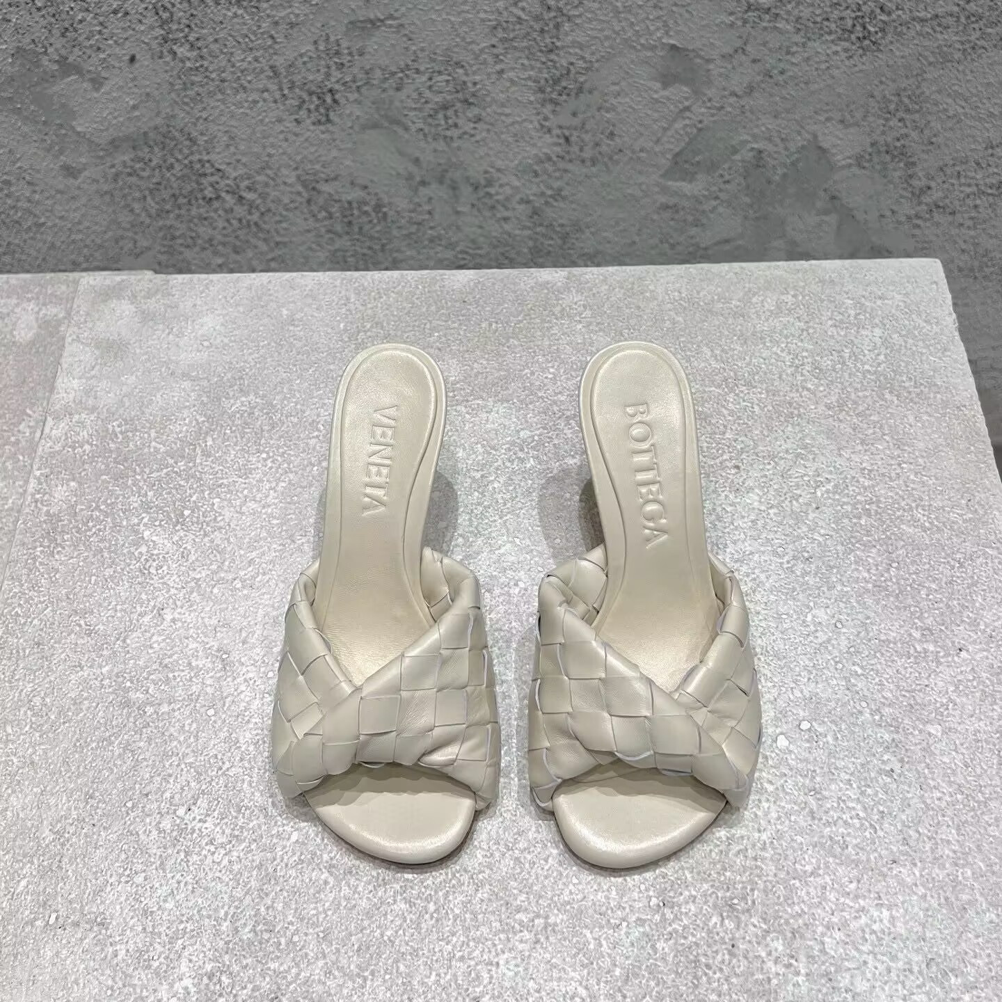 UA Bottega Veneta Blink Slides