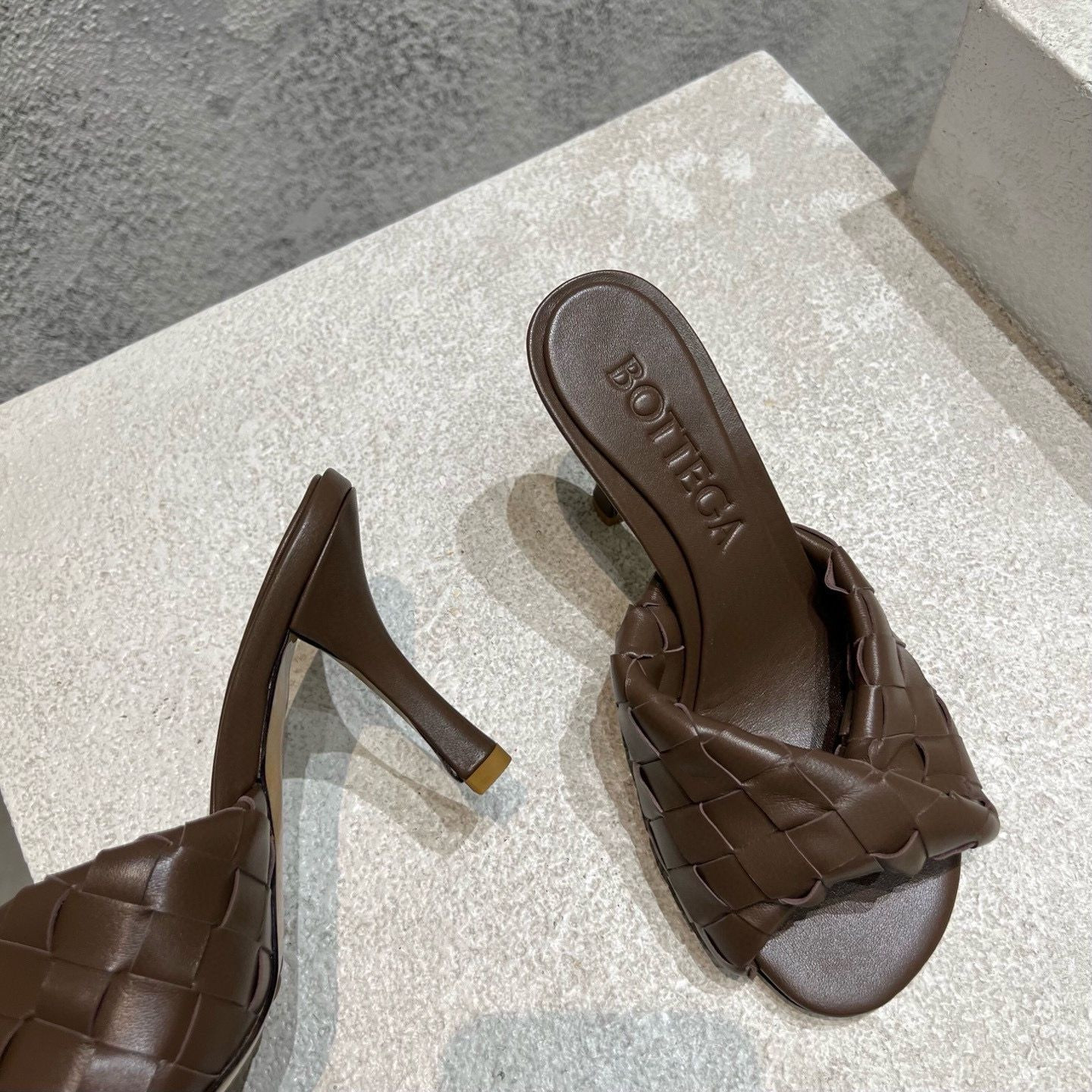 UA Bottega Veneta Blink Slides