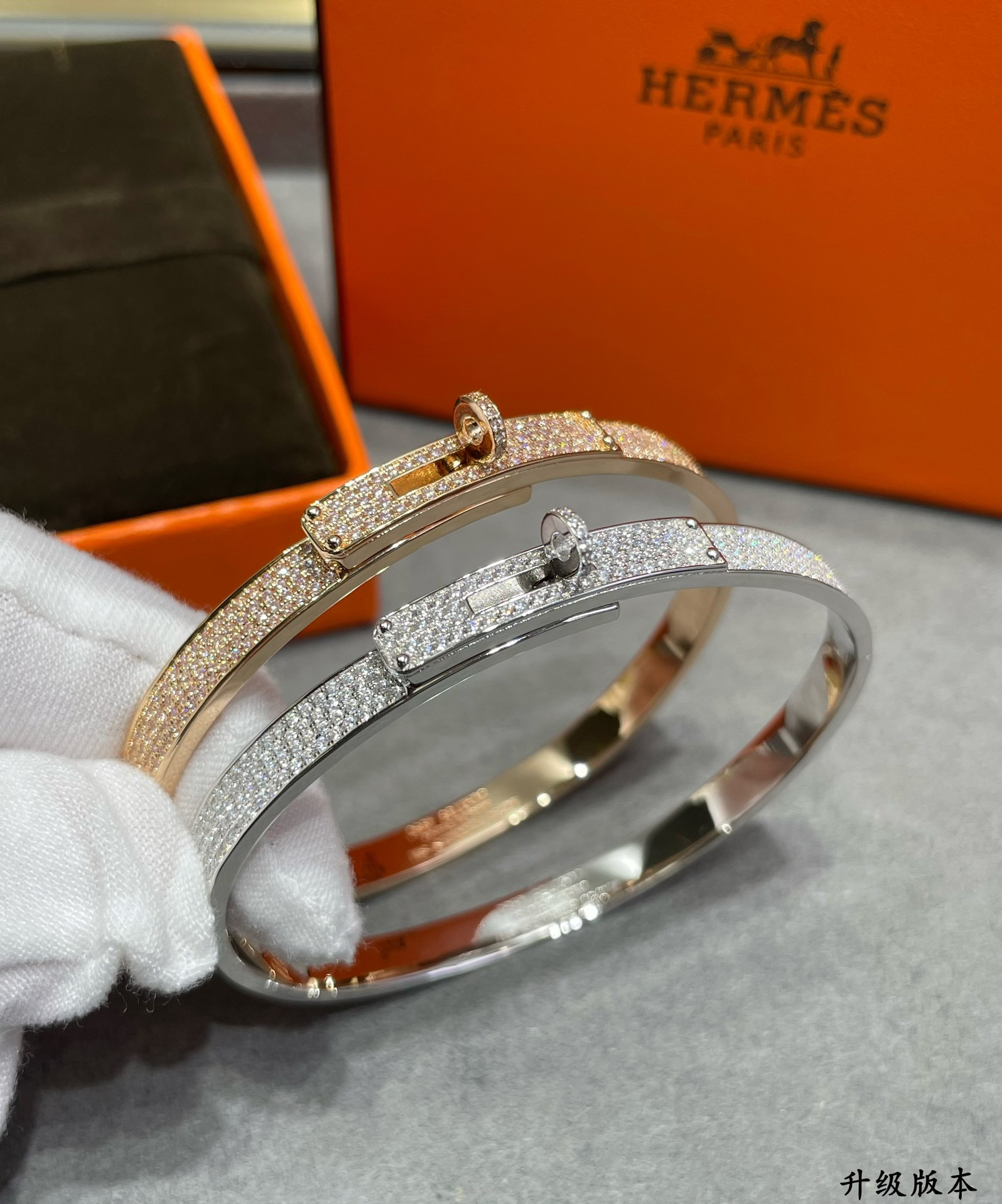Hermes button fully diamond-encrusted Bracelet