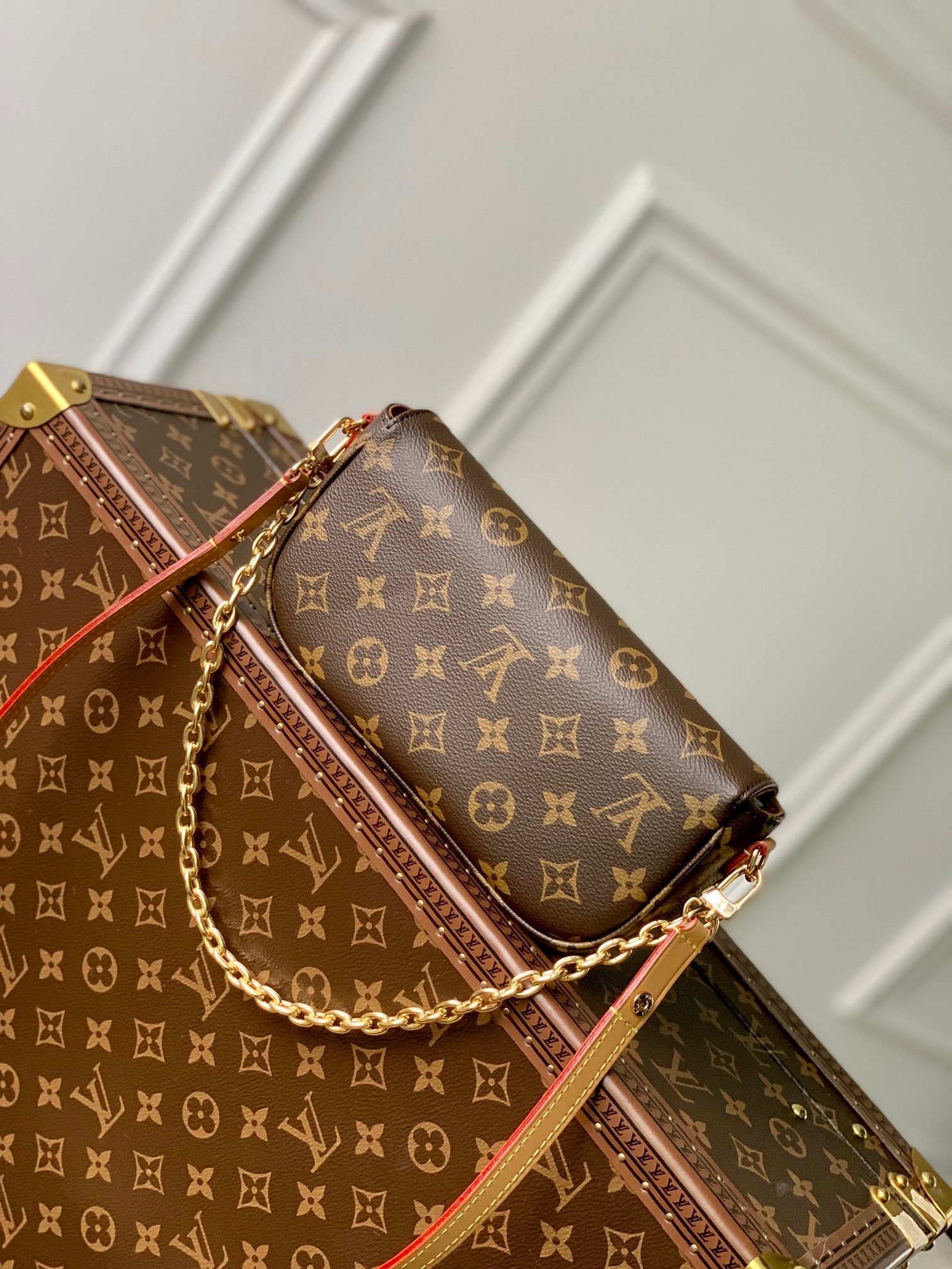 LOUIS VUITTON Wallet on Chain Ivy M81911