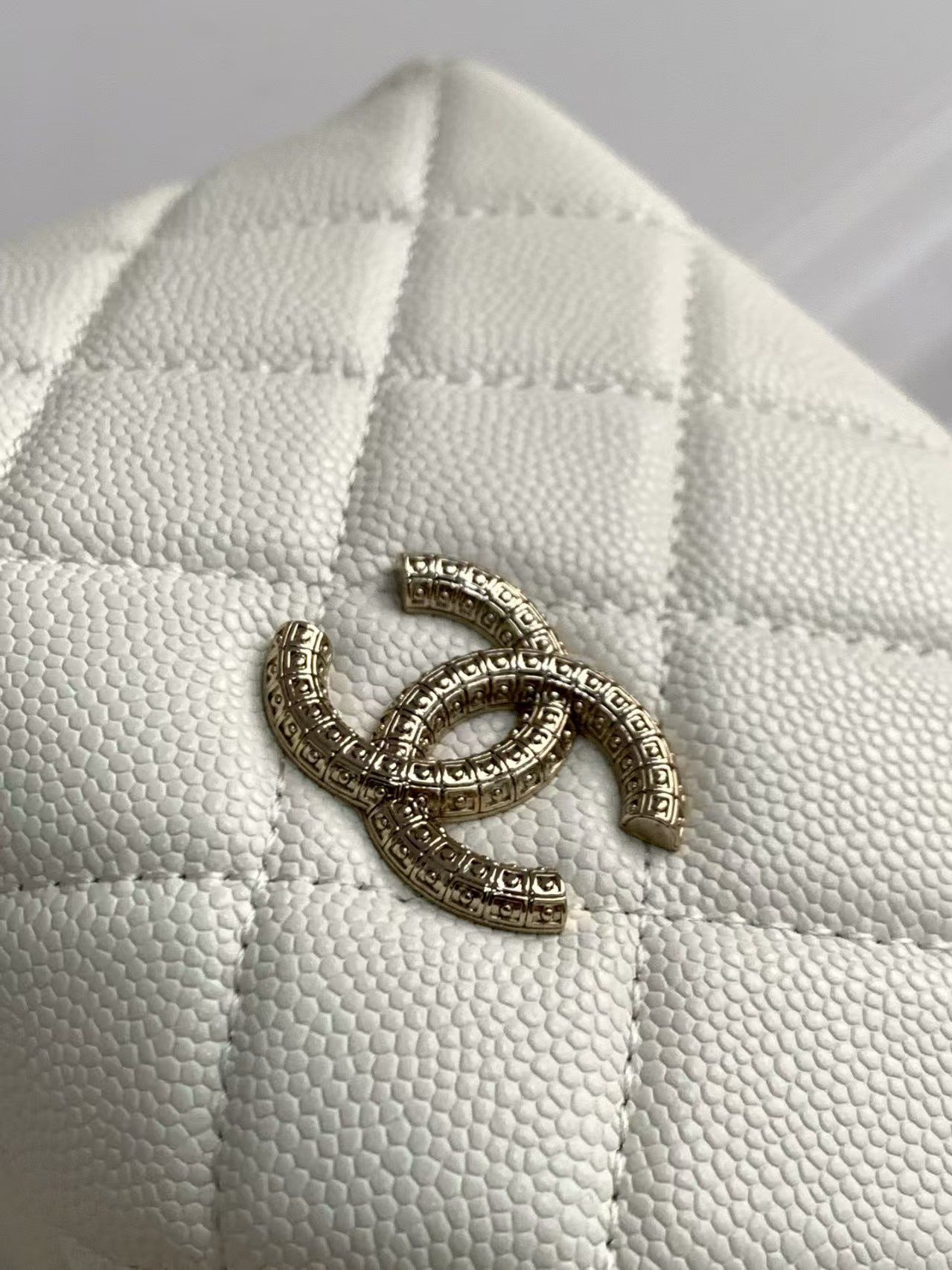 Chanel Clutch with Chain 21.5x19x6cm