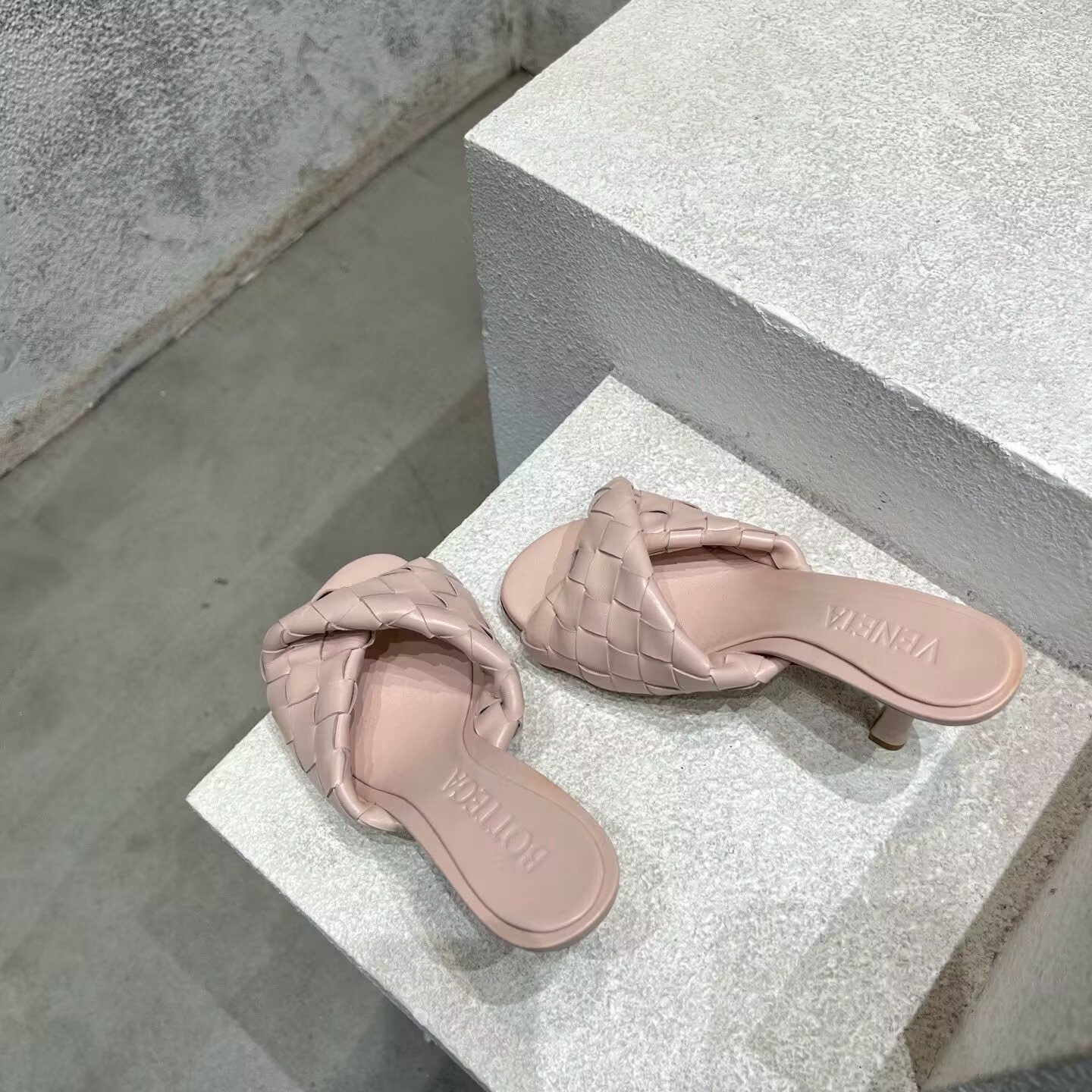 UA Bottega Veneta Blink Slides