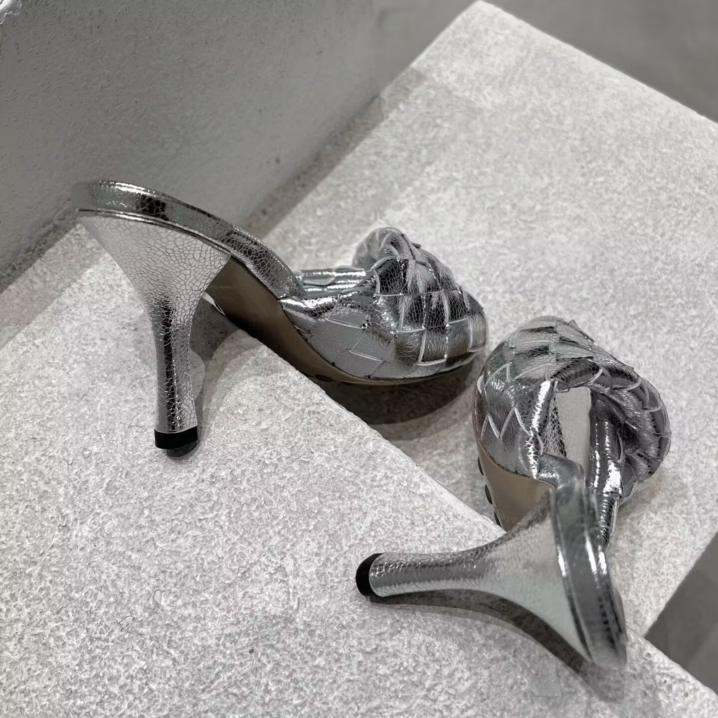 UA Bottega Veneta Blink Slides