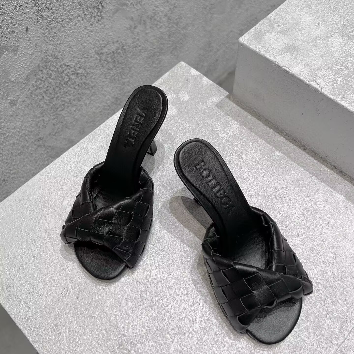 UA Bottega Veneta Blink Slides