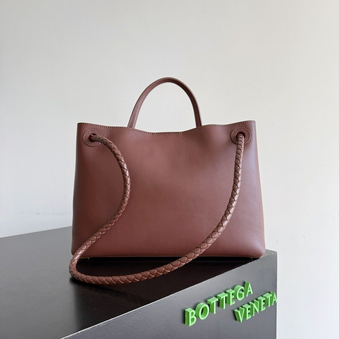 Bottega Veneta Medium Andiamo 32x25x11CM