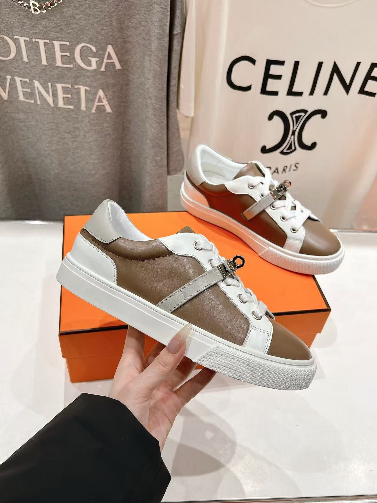 UA Hermes Day  Sneaker