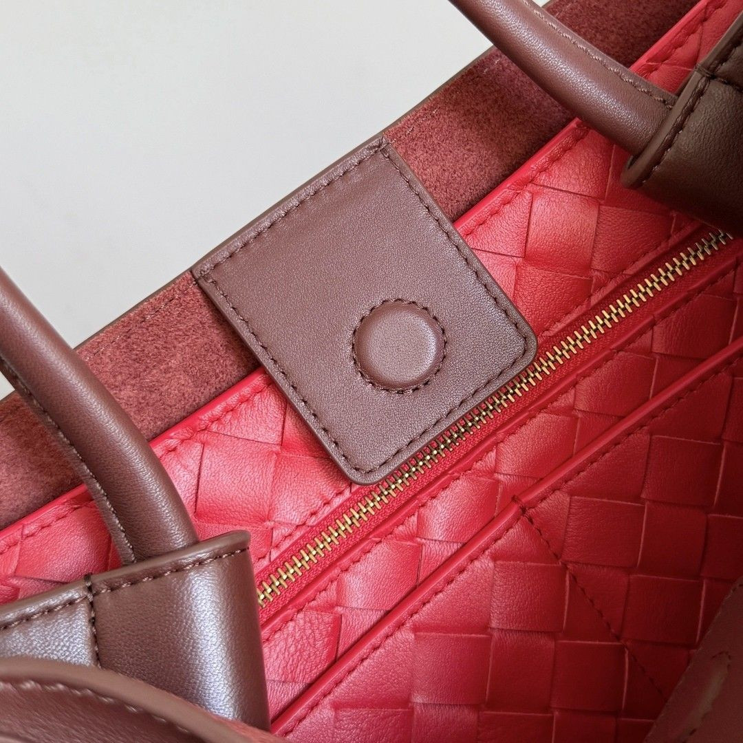 Bottega Veneta Medium Andiamo 32x25x11CM