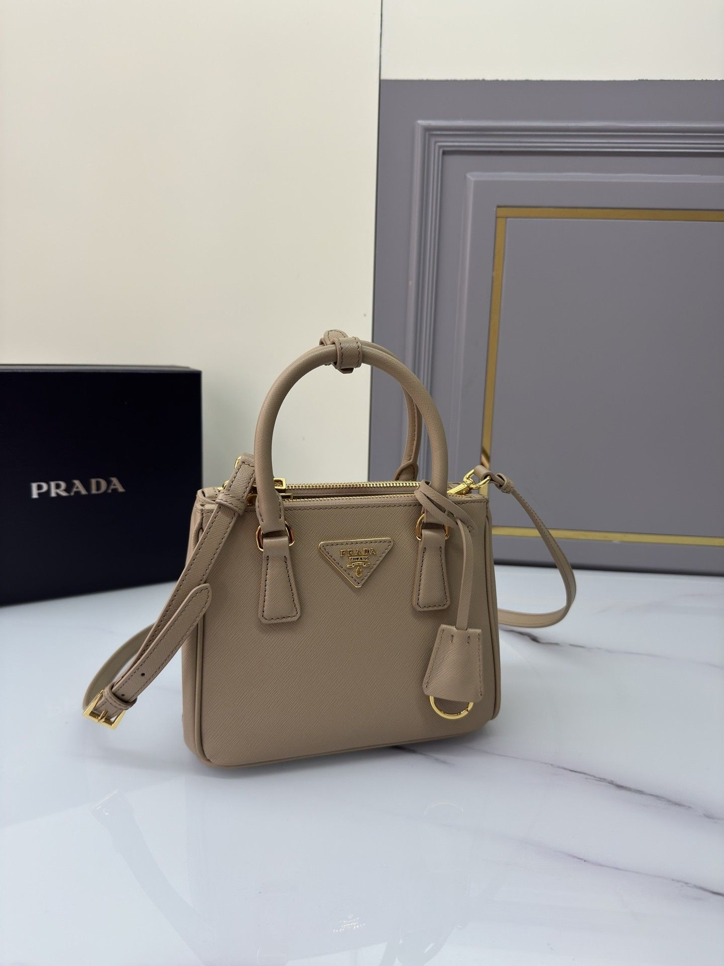 Prada Galleria Mini Saffiano Leather Bag 20x15x9.5cm