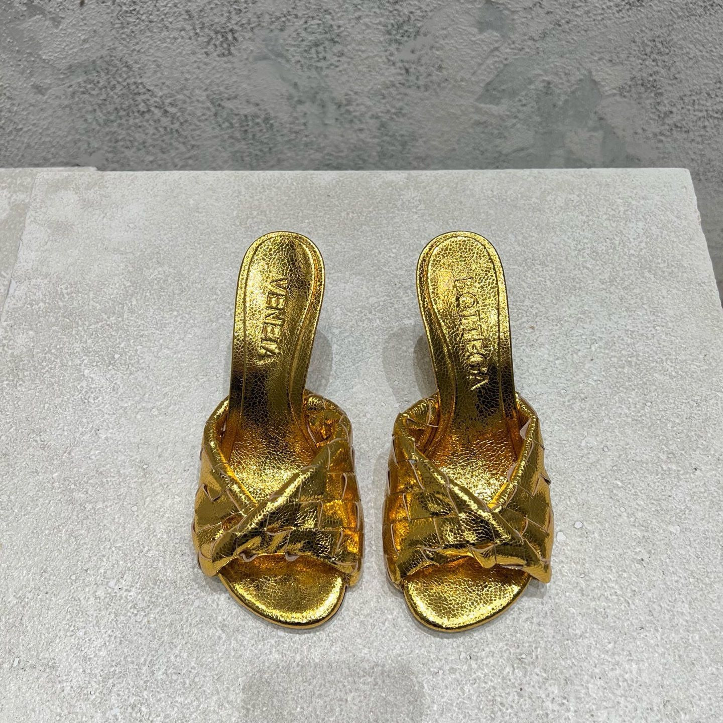 UA Bottega Veneta Blink Slides