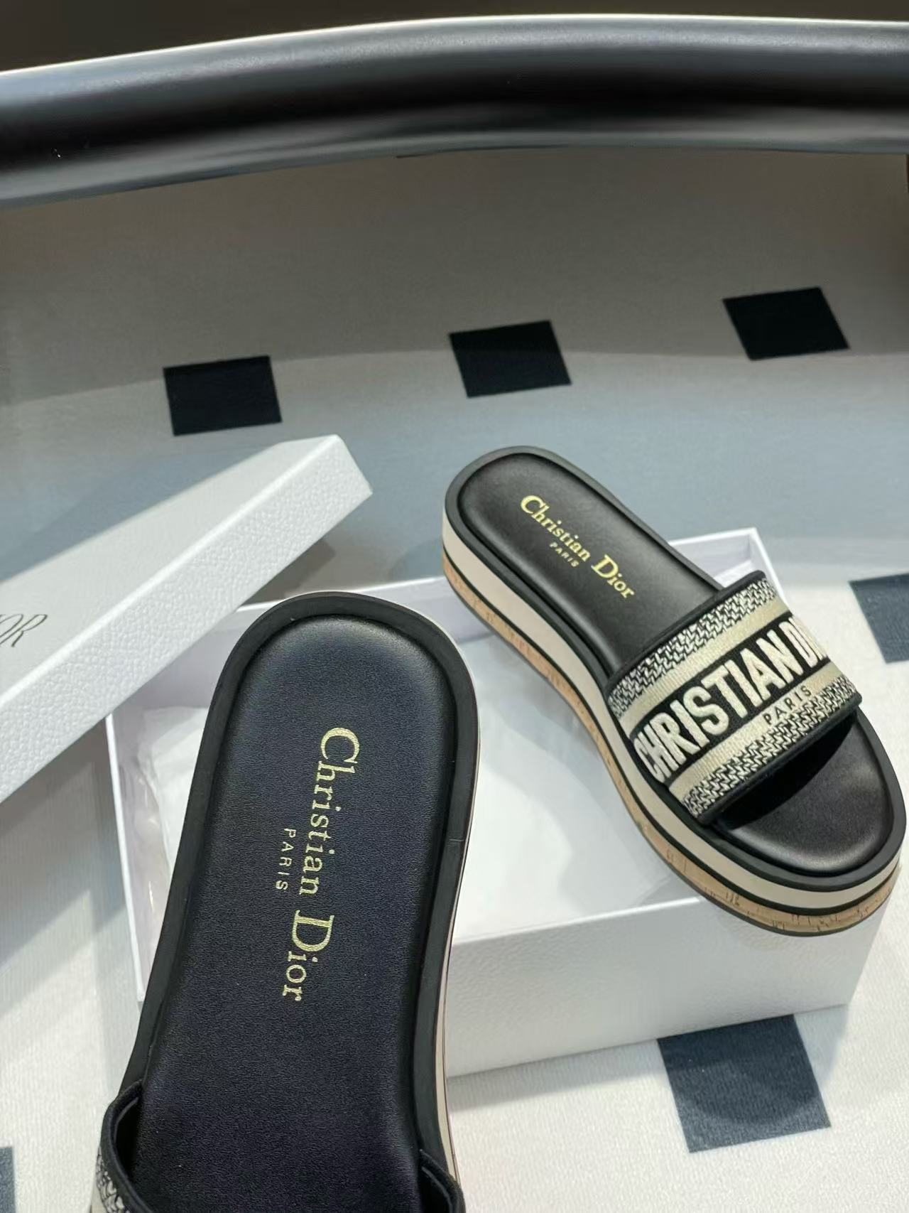 UA Dioriviera Dway Platform Slide