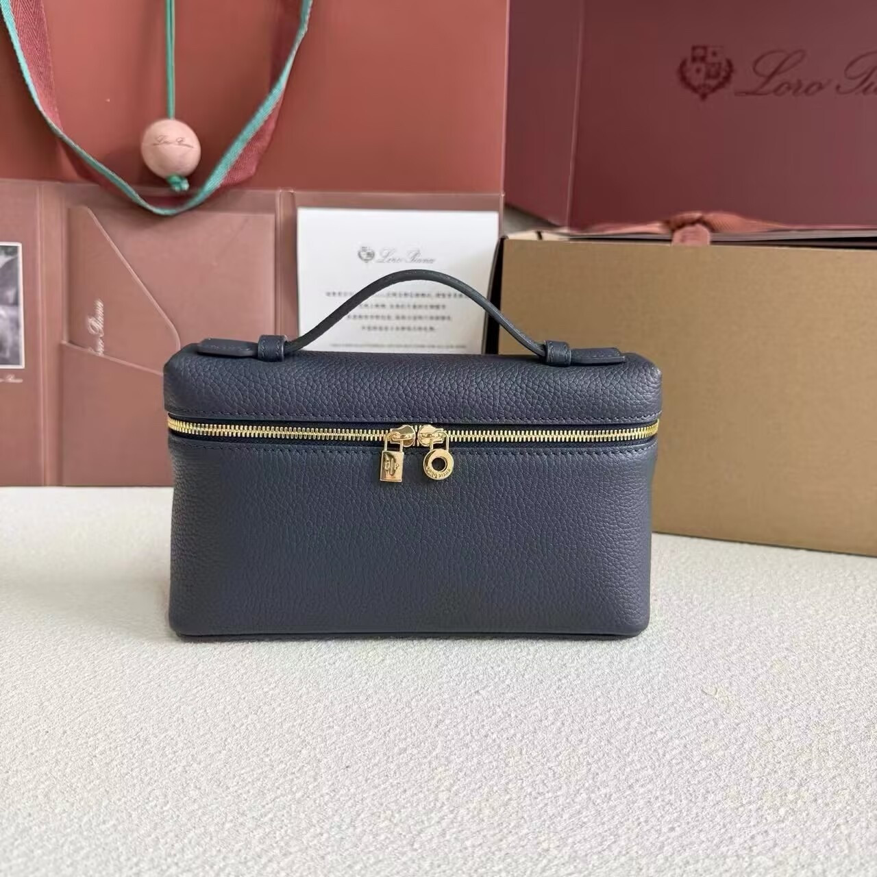 Loro Piana Extra Pocket L19 Grained Calfskin 11 x 19 x 6.5 cm