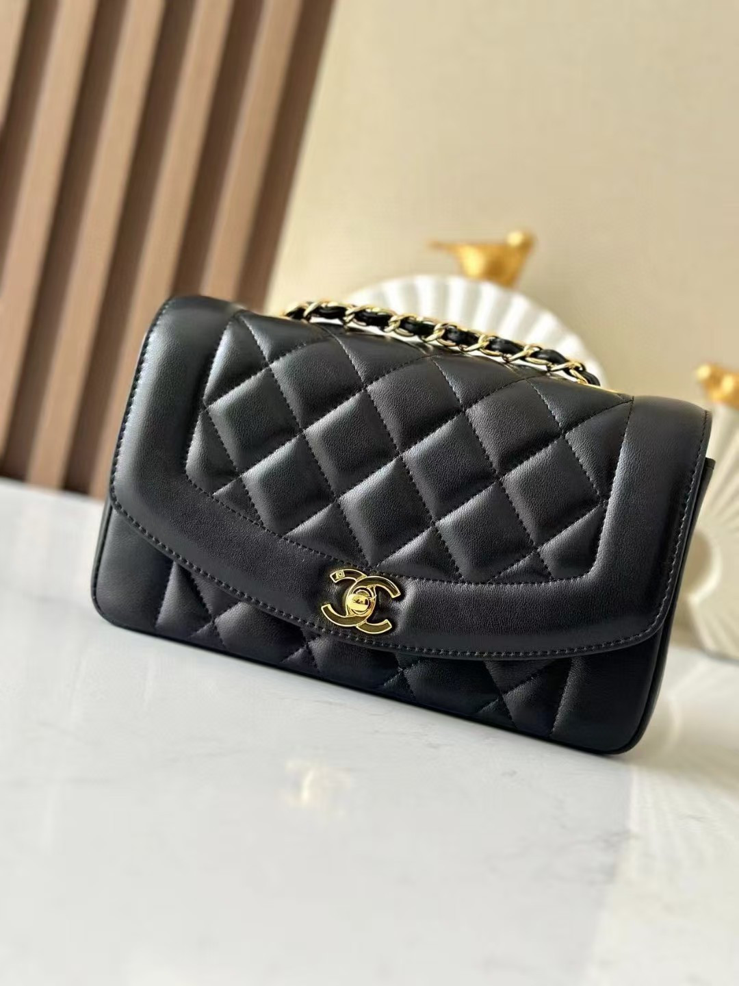 Chanel Small Diana Flap Bag Lambskin Gold Hardware 22.5x14x7cm
