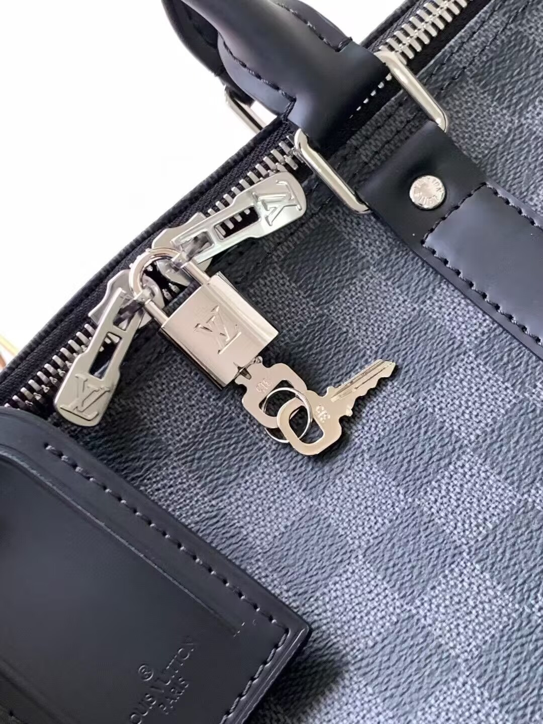 Louis Vuitton LV Keepall Bandoulière 55 55 x 31 x 26 cm