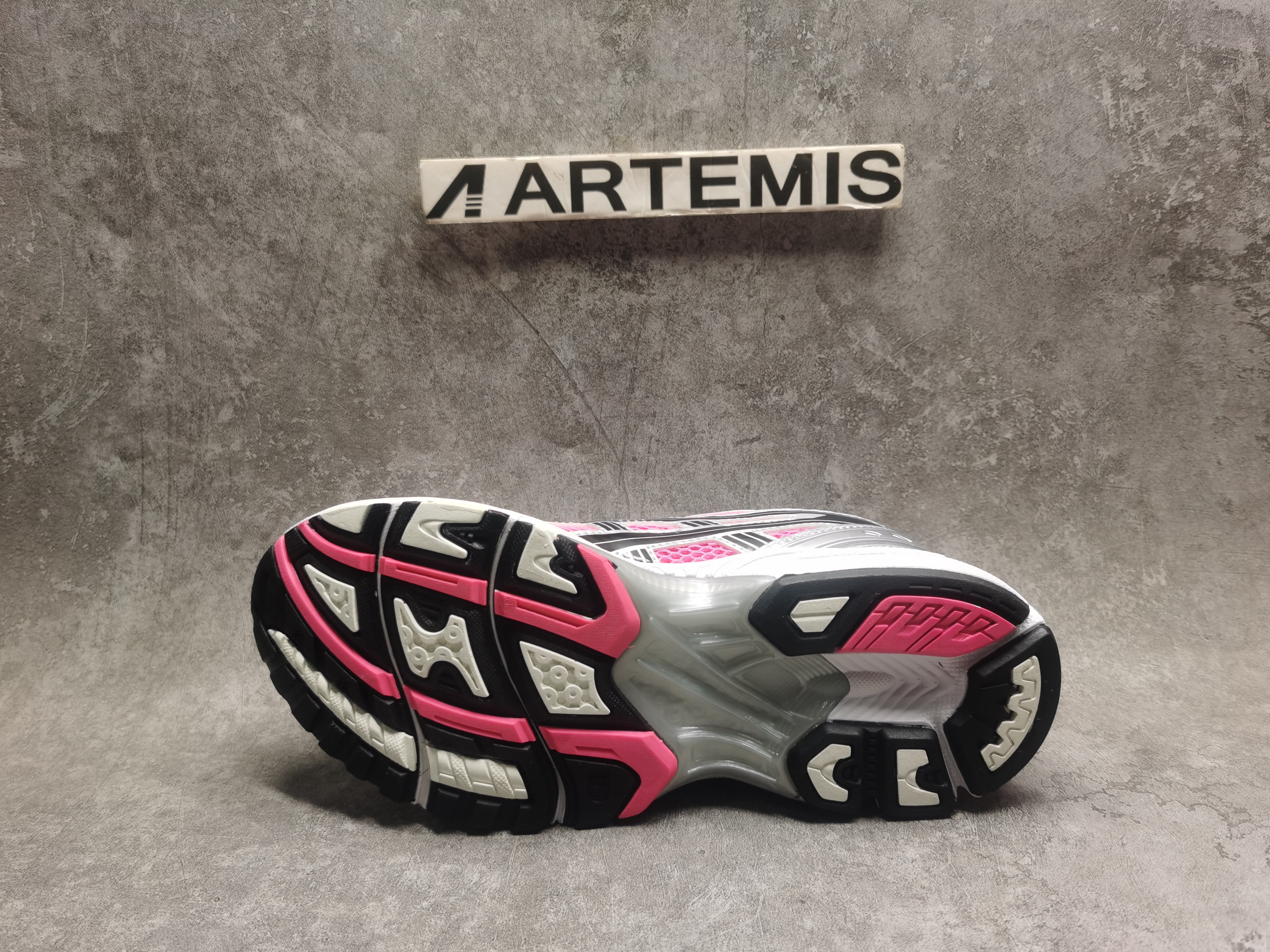 UA Asics gel-kayano 14