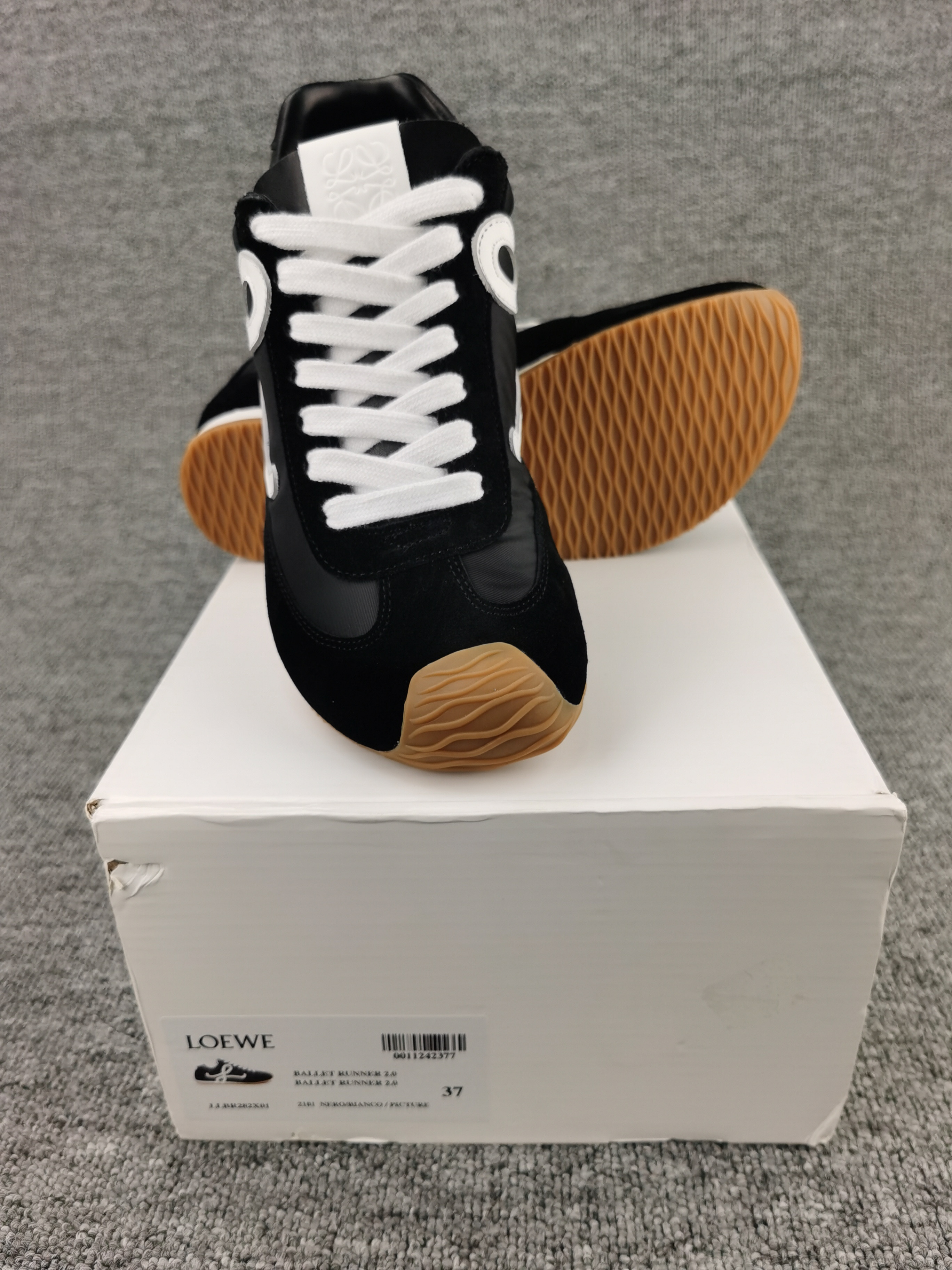 UA Loewe Sneakers
