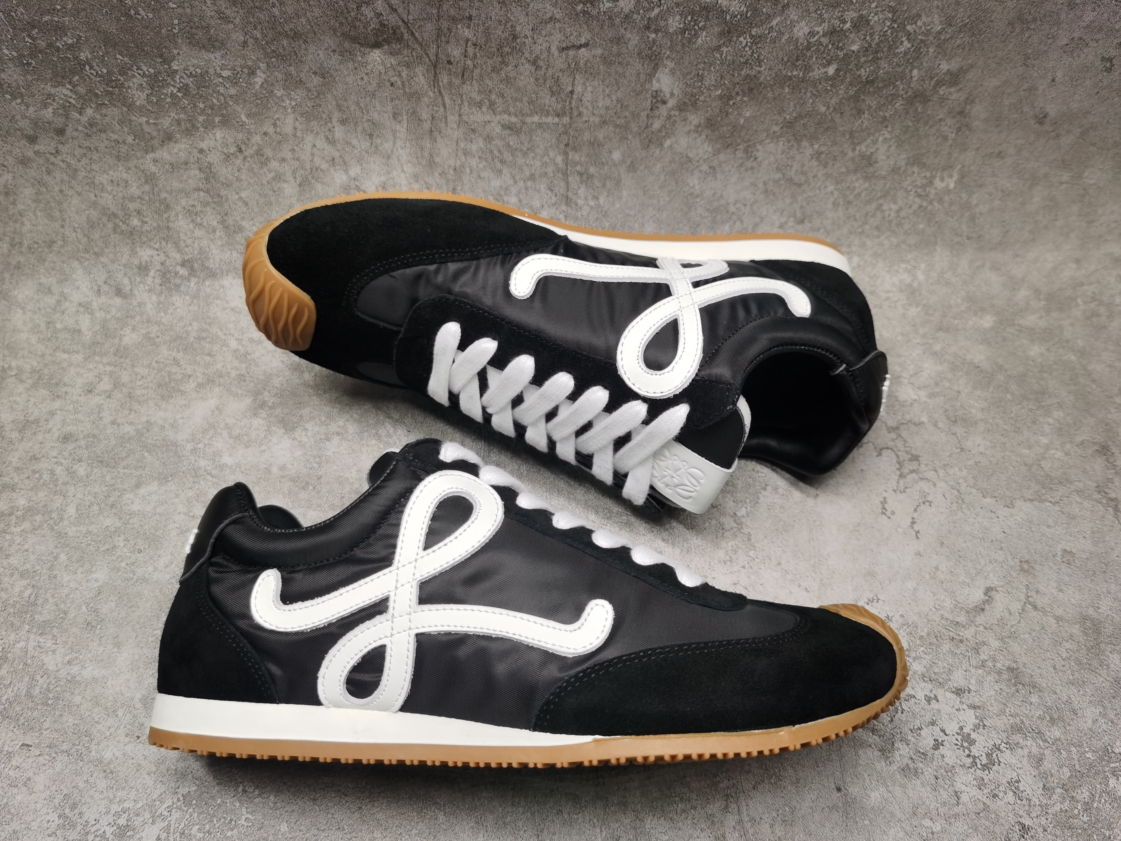 UA Loewe Sneakers