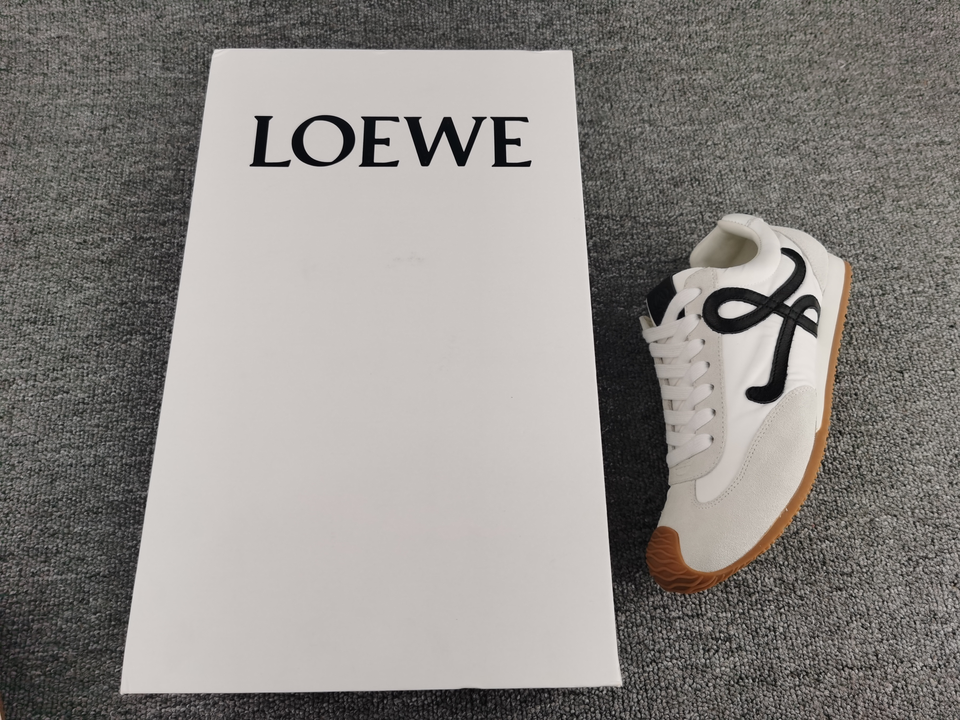 UA Loewe Sneakers